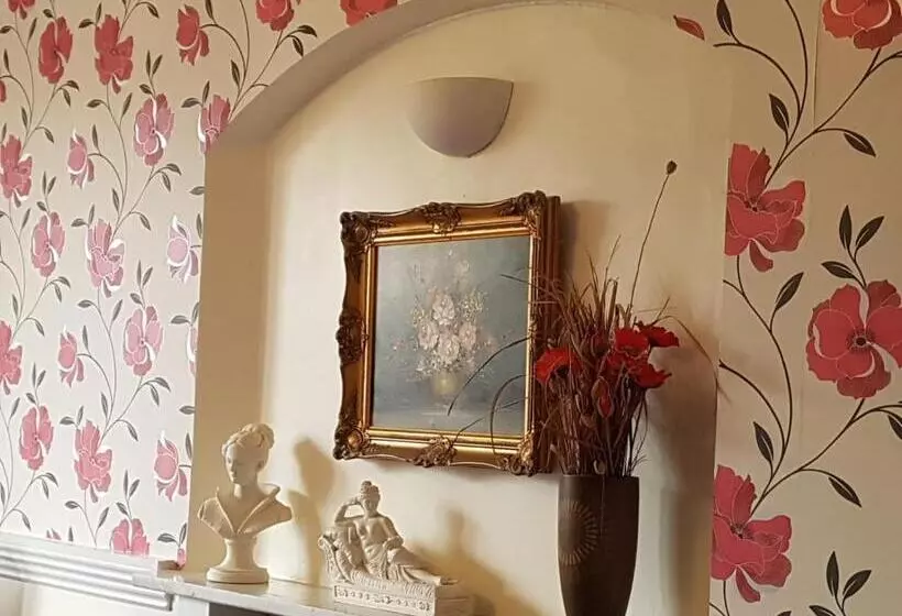 Perhehuone, The Lismore Hotel
