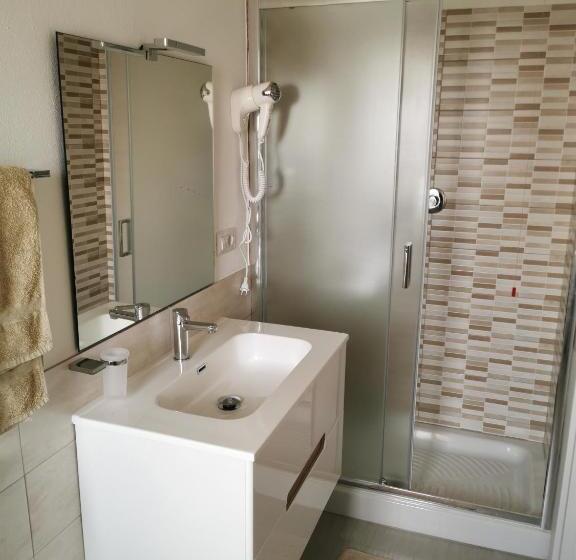 غرفة قياسية مزوَّدة بشُرفة, Affittacamere Alisso