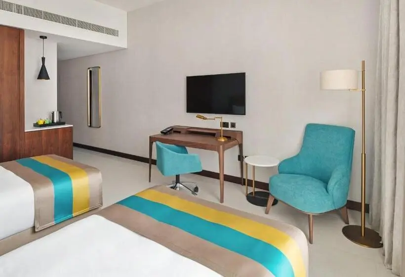 اتاق استاندارد با چشم‌انداز شهر, Holiday Inn Dubai Al Maktoum Airport, An Ihg