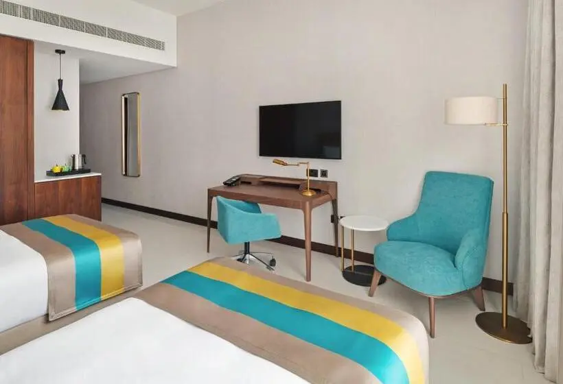 اتاق استاندارد با چشم‌انداز شهر, Holiday Inn Dubai Al Maktoum Airport, An Ihg