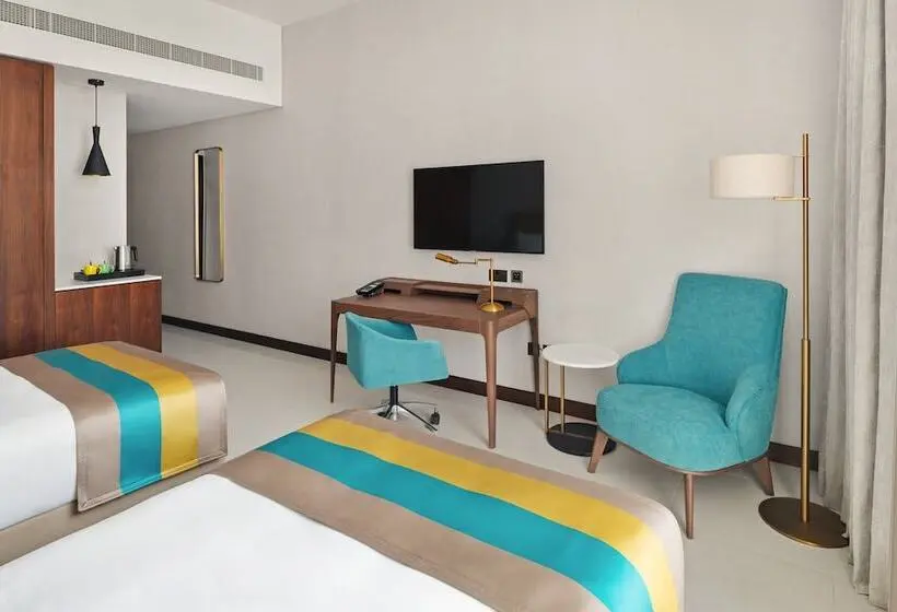 اتاق استاندارد با چشم‌انداز شهر, Holiday Inn Dubai Al Maktoum Airport, An Ihg