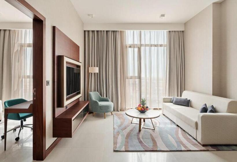 Люкс Кровать Кинг, Holiday Inn Dubai Al Maktoum Airport, An Ihg