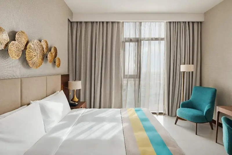 سوییت با چشم‌انداز استخر, Holiday Inn Dubai Al Maktoum Airport, An Ihg