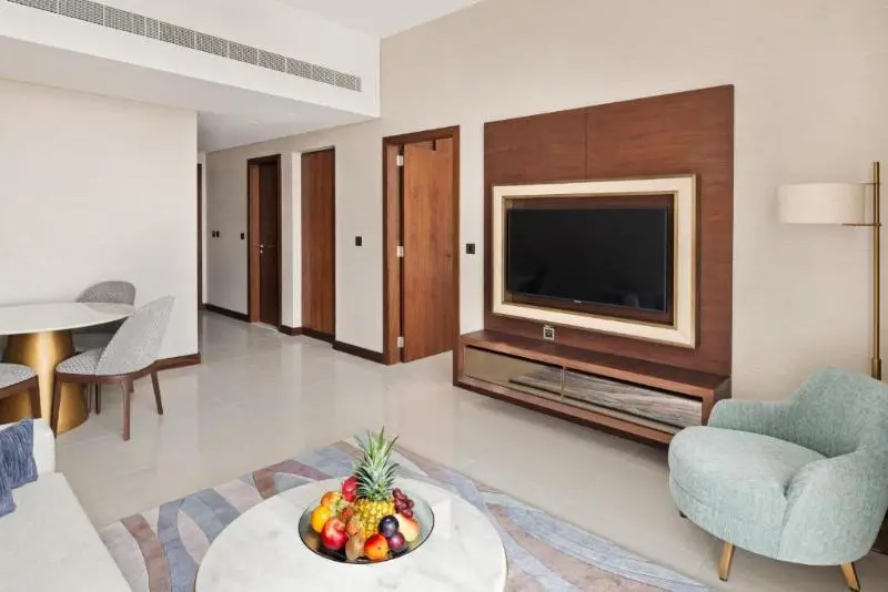 سوییت با چشم‌انداز استخر, Holiday Inn Dubai Al Maktoum Airport, An Ihg