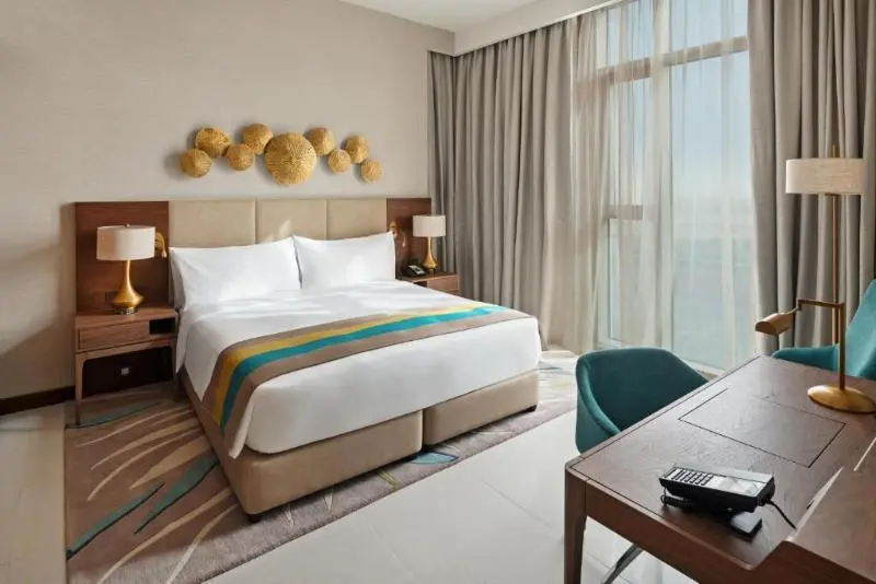 سوییت با چشم‌انداز استخر, Holiday Inn Dubai Al Maktoum Airport, An Ihg