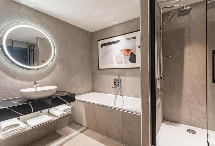 이그제큐티브 스위트, Radisson Red  London Heathrow