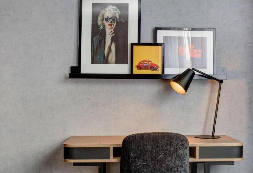 이그제큐티브 스위트, Radisson Red  London Heathrow