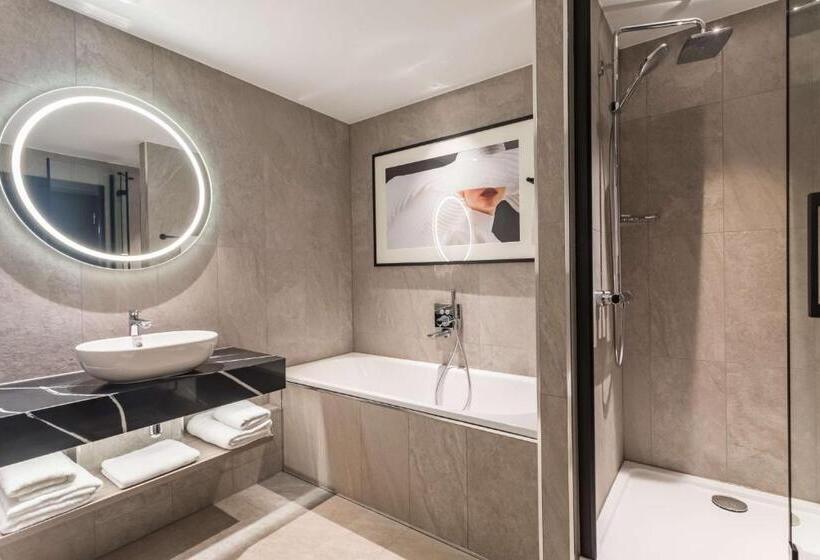 이그제큐티브 스위트, Radisson Red  London Heathrow