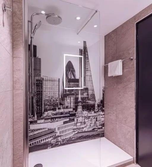 اتاق خانوادگی, Radisson Red London Heathrow