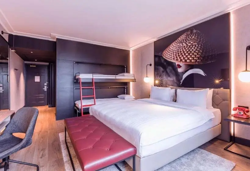اتاق خانوادگی, Radisson Red London Heathrow
