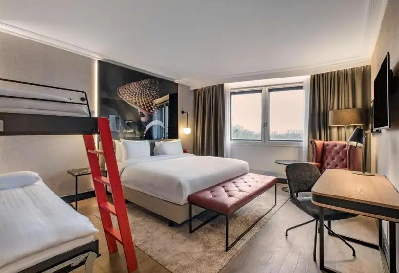 اتاق خانوادگی, Radisson Red London Heathrow