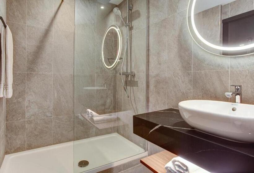 带观景的高级间, Radisson Red London Heathrow