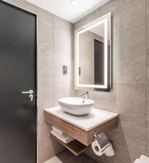 带观景的高级间, Radisson Red London Heathrow