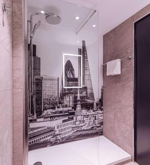 带观景的高级间, Radisson Red London Heathrow