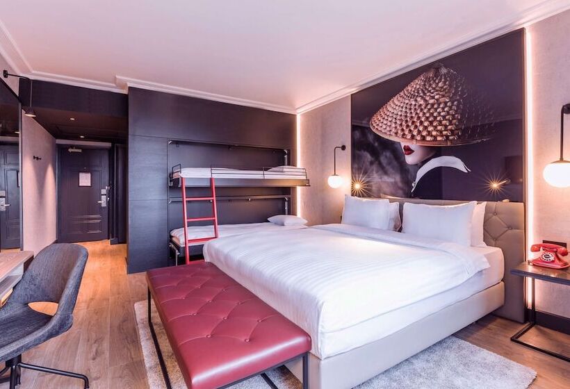 家庭间, Radisson Red London Heathrow