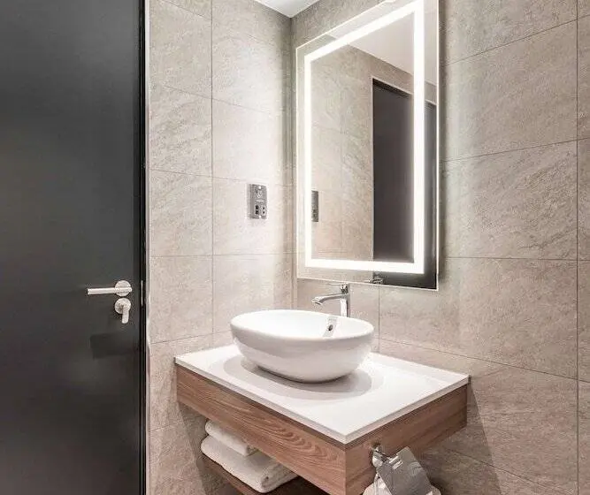 اتاق سوپریور, Radisson Red London Heathrow