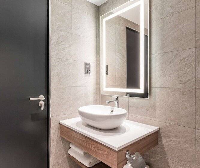 家庭间, Radisson Red London Heathrow