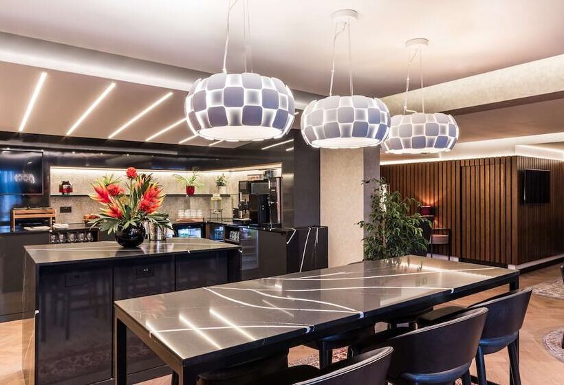 이그제큐티브 룸, Radisson Red  London Heathrow