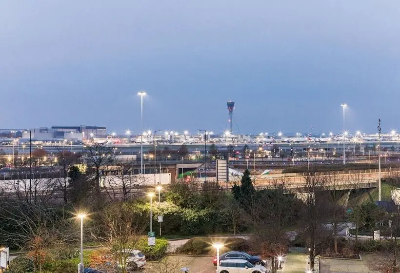 اتاق سوپریور با چشمانداز, Radisson Red London Heathrow