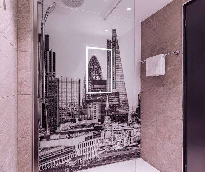 带观景的高级间, Radisson Red London Heathrow