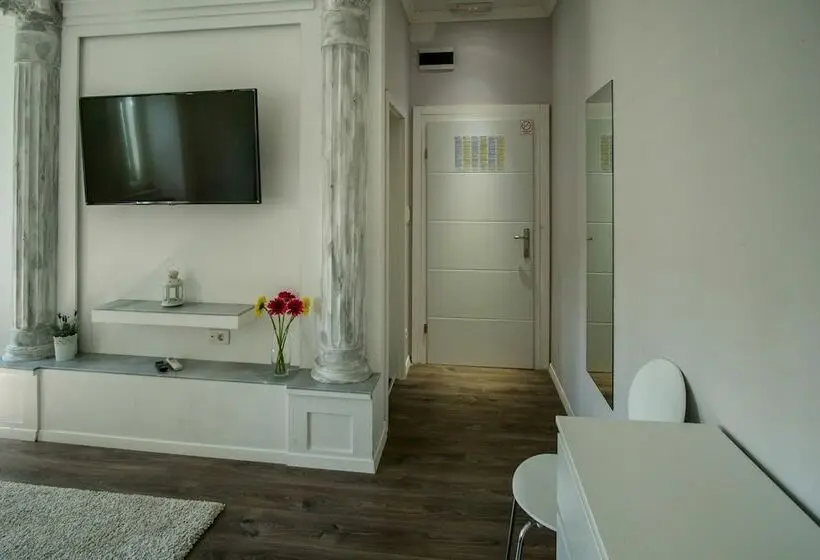 استودیوی لوکس, Jr Luxury Guesthouse
