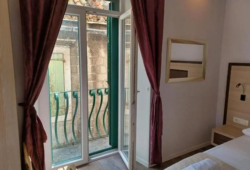 اتاق خانوادگی, Jr Luxury Guesthouse
