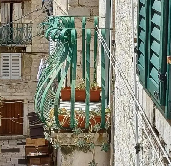 اتاق خانوادگی, Jr Luxury Guesthouse