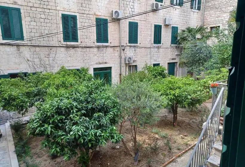 اتاق خانوادگی, Jr Luxury Guesthouse