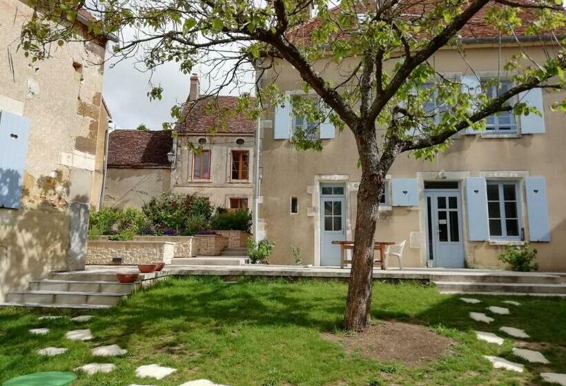 Кровать в Общей Комнате, L'auberge De Treigny