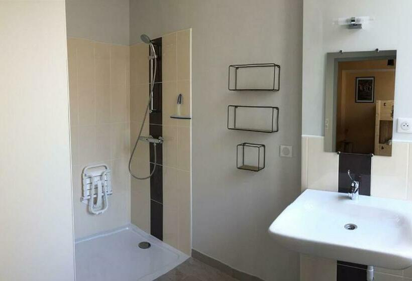 מיטה בחדר משותף, L'auberge De Treigny