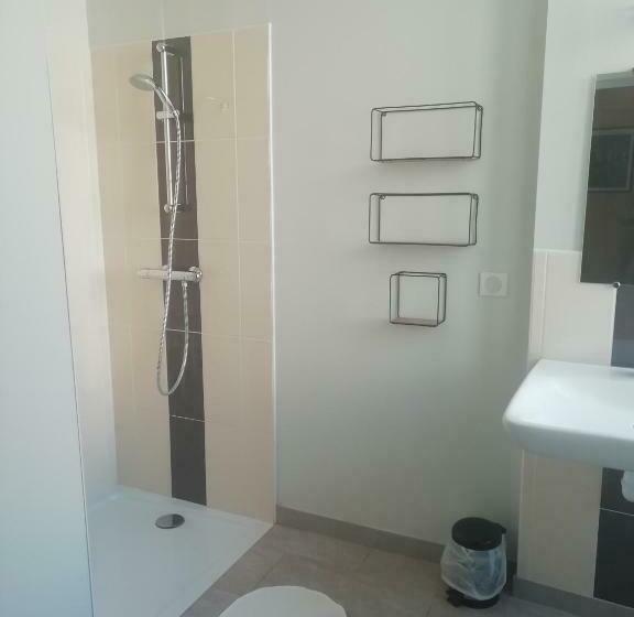 מיטה בחדר משותף, L'auberge De Treigny