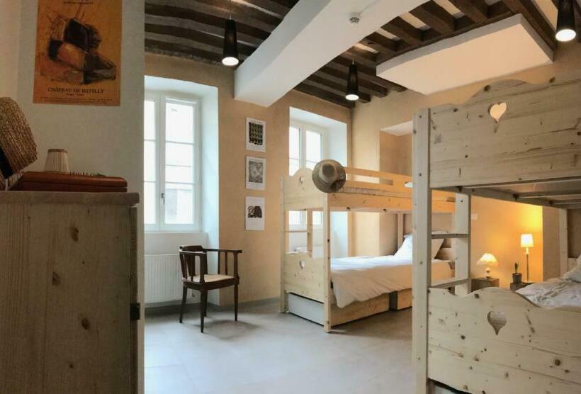 מיטה בחדר משותף, L'auberge De Treigny