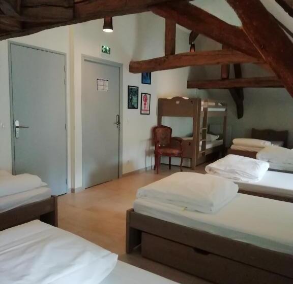 מיטה בחדר משותף, L'auberge De Treigny