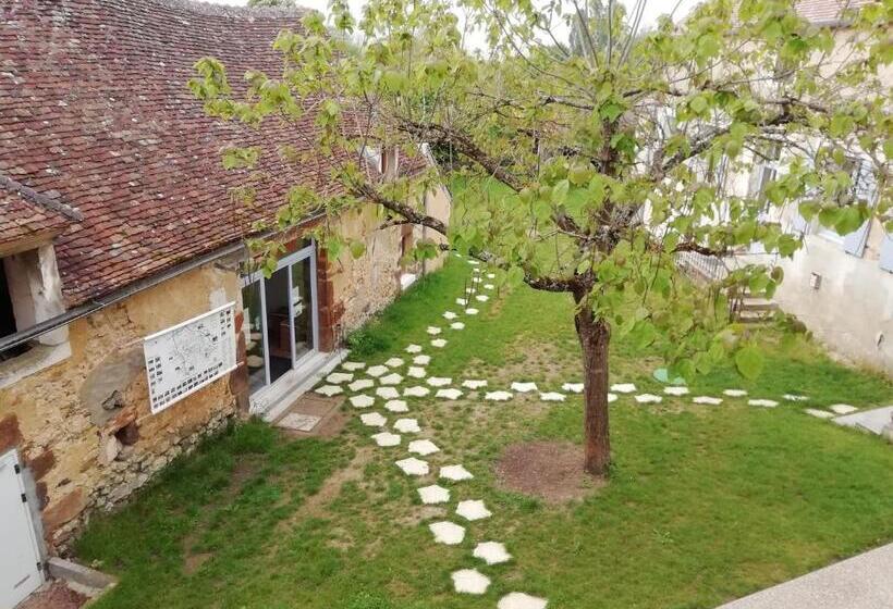 Кровать в Общей Комнате, L'auberge De Treigny