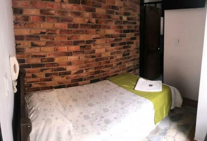 חדר סטנדרט יחיד, Engatama