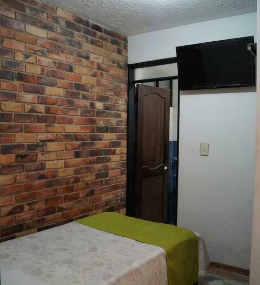 חדר סטנדרט יחיד, Engatama