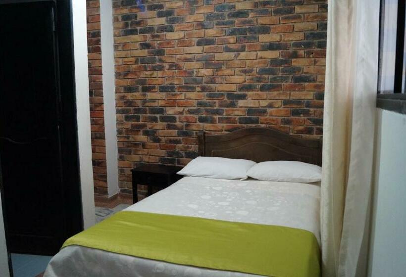 חדר בסיסי, Engatama