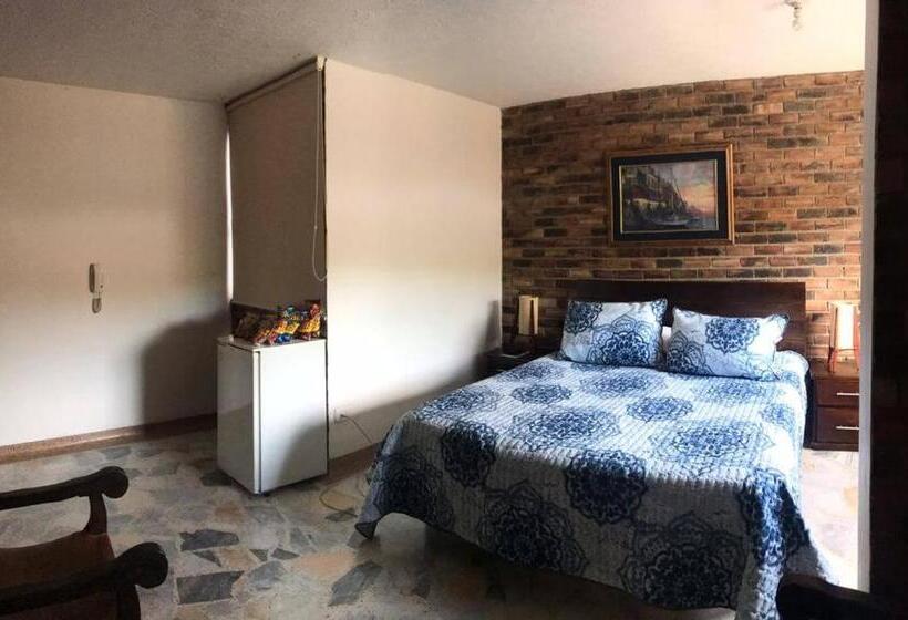 סוויטה עם ג'קוזי, Engatama