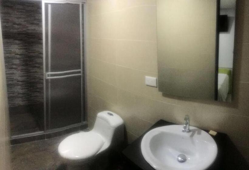 חדר סטנדרט, Engatama