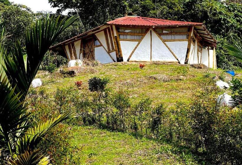 בקתת חדר, Engatama