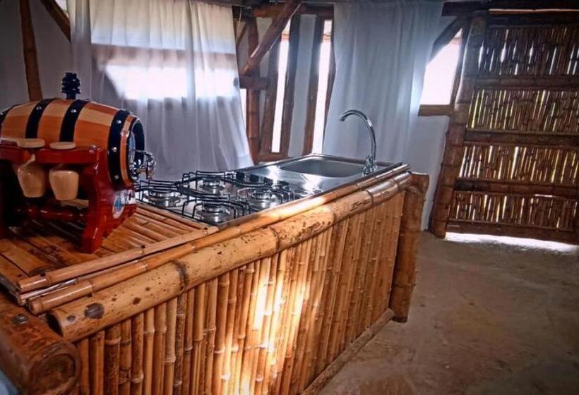 בקתת חדר, Engatama