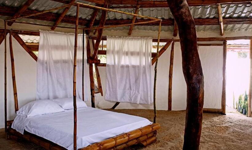 בקתת חדר, Engatama