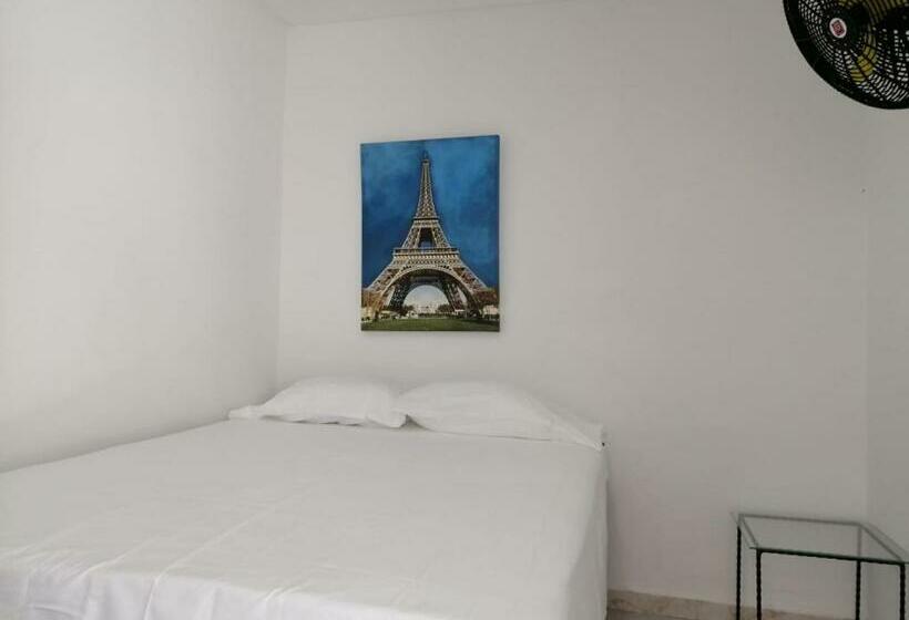 חדר סטנדרט לשלושה, San Juan Plaza