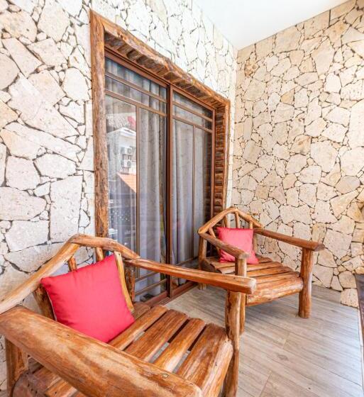 جناح سوبيريور, Vista De águilas Ecolodge