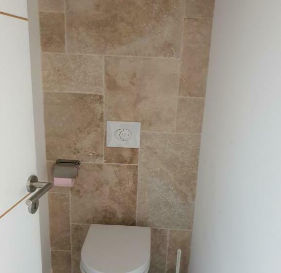 غرفة قياسية مزوَّدة بتراس, K.n.c.1601