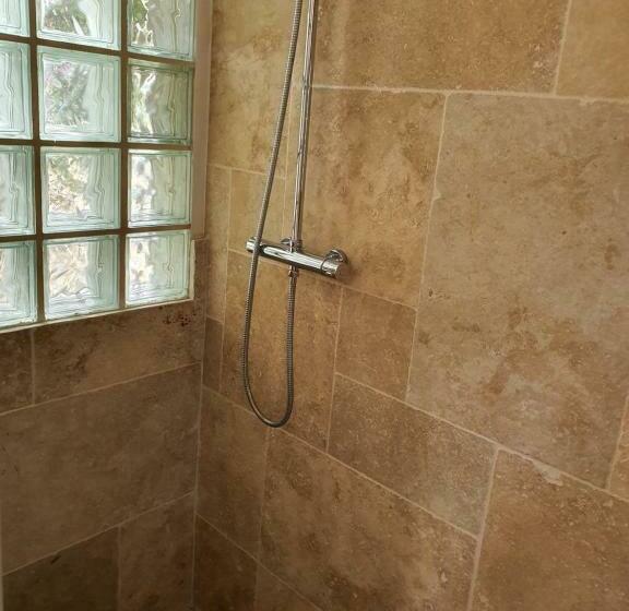 غرفة قياسية مزوَّدة بتراس, K.n.c.1601