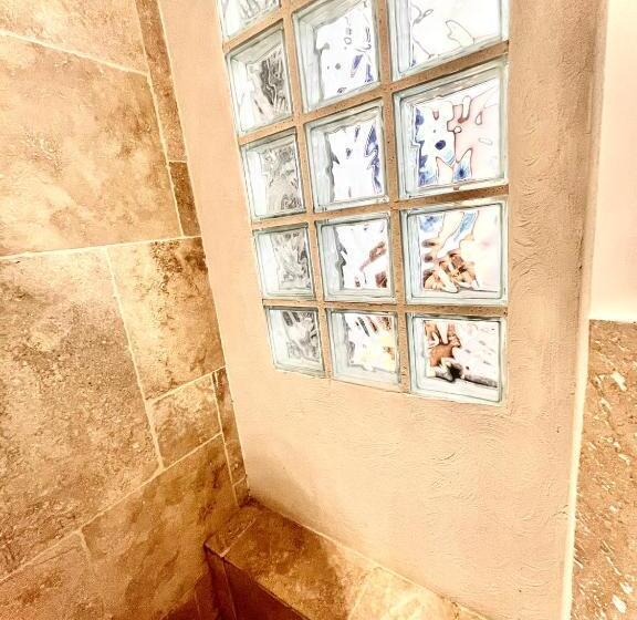 غرفة قياسية مزوَّدة بتراس, K.n.c.1601