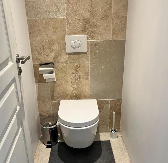 غرفة قياسية مزوَّدة بتراس, K.n.c.1601