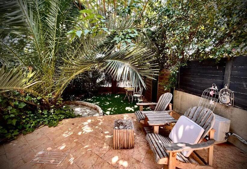 غرفة قياسية مزوَّدة بتراس, K.n.c.1601