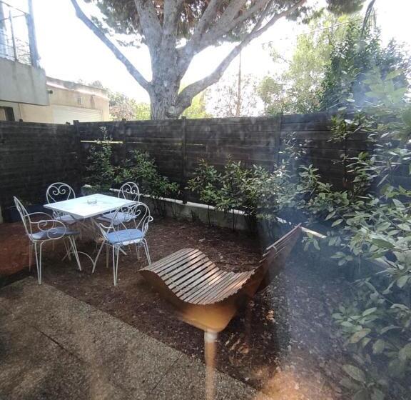 إستوديو قياسى مزودة بتراس, K.n.c.1601